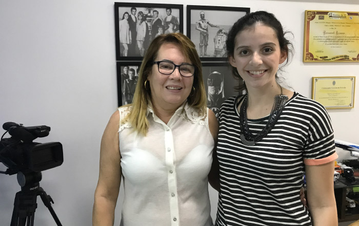 Mariáh Arantes com Lau Concon na Redação do Diário