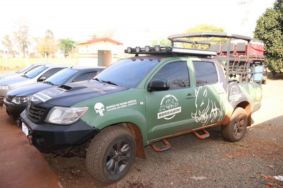 Veículo equipado para caça ao javali
