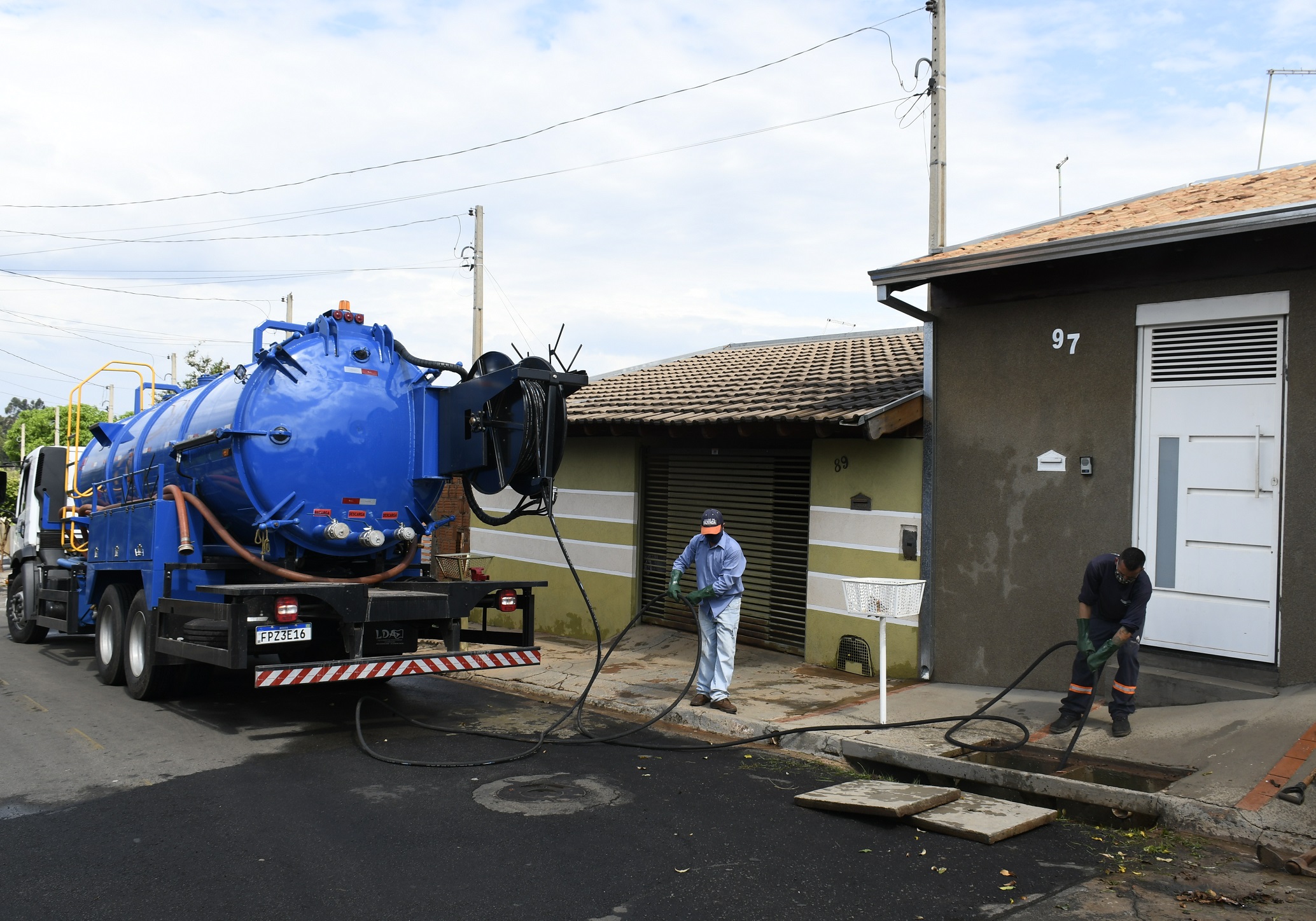 Prefeitura limpa galerias pluviais Povo tem que colaborar também