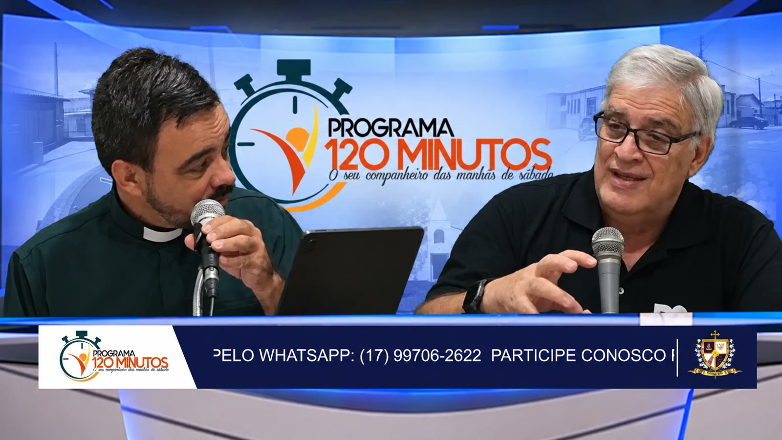 Leonardo Concon gesticula ao responder o pároco Ivanaldo Mendonça no programa 120 Minutos