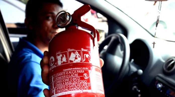 Extintor nos veículos de passeio não será mais obrigatório. Depois de tudo…