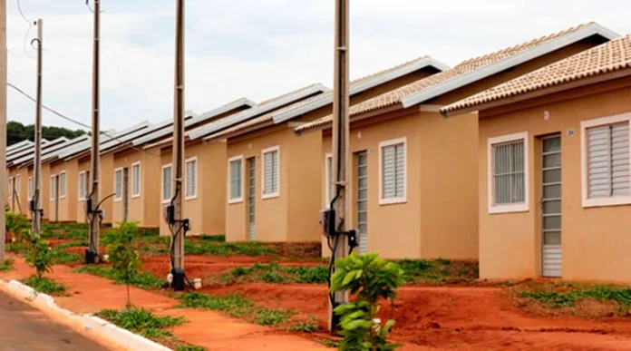 Prefeito quer vender 346 terrenos para construir casas populares