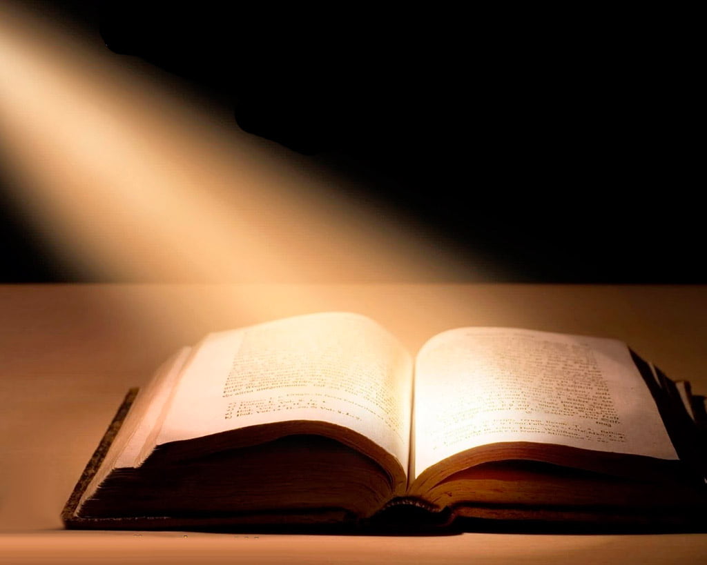 A BÍBLIA, O LIVRO DOS LIVROS - Luz Para o Caminho