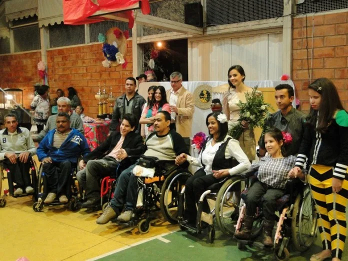 Deficientes Associados participam do Riopreto Shopping Weekend com &lsquo;moda inclusiva&rsquo;