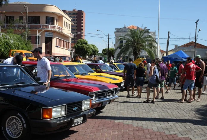 Encontro de Carros Antigos dever&aacute; reunir colecionadores e modelos importantes, no domingo