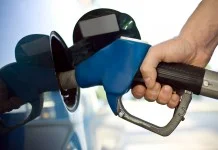 Gasolina cai e diesel sobe na primeira variação de preços do ano