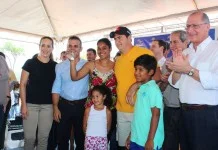 Governador entrega 110 casas em Guaraci  e promete outras 110