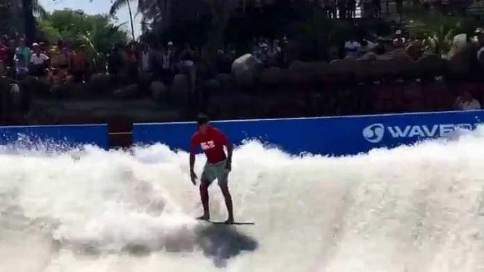 Surf Master é inaugurado no Thermas dos Laranjais e campeão mundial faz a sua estreia
