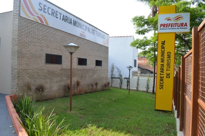 Troca de alimentos por convites para pista solidária termina às 11h30