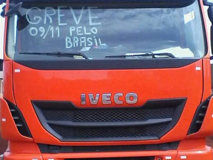 Caminhoneiros aconselham: “Abasteçam os seus carros, vamos fechar todas as rodovias”
