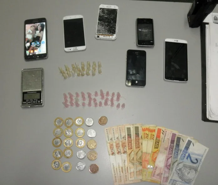 Jovens são presos em flagrante por tráfico de drogas no Jardim Maldonado, em Severínia