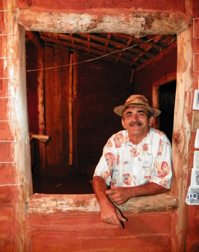 Tuti Potiguar inaugura hoje casa de taipa feita pelo artista Paulo Varela, inédita em hotelaria