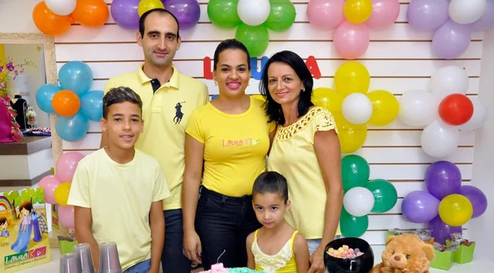 Laura Kids comemora com clientes cinco anos de sucesso em Olímpia