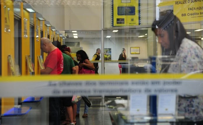 Bancos fecham segunda e terça de Carnaval e só reabrem ao meio dia de Cinzas