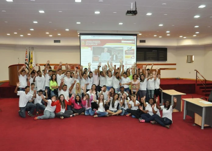 Alunos da escola ‘Dalva’ conheceram melhor a Câmara e a função legislativa