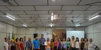 Novo Plano de Carreira do Magistério é entregue ao prefeito Geninho
