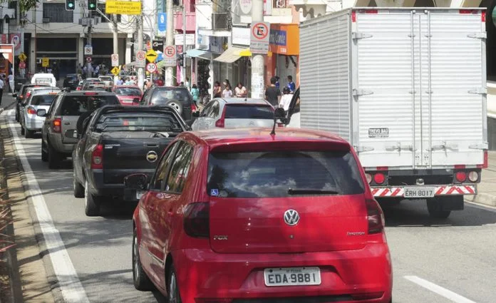 Termina na próxima terça-feira prazo para licenciamento de veículos placa final 2