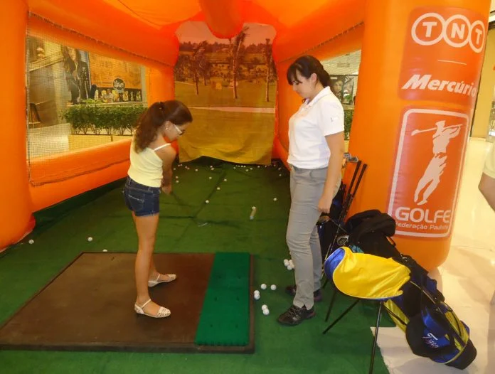 Federação Paulista promove demonstrações e aulas gratuitas de golfe no Iguatemi