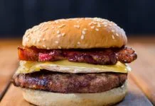 Primeira edi&ccedil;&atilde;o do The Best Burger Festival no Plaza, em Rio Preto