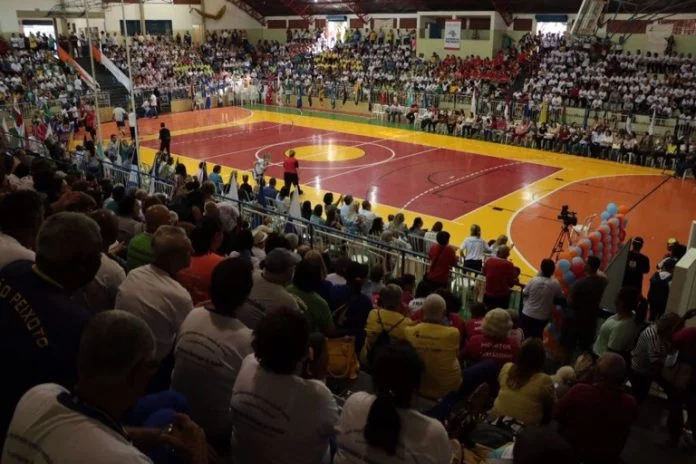 Delegações lotam ginásio de esportes na abertura do JORI em Brodowski