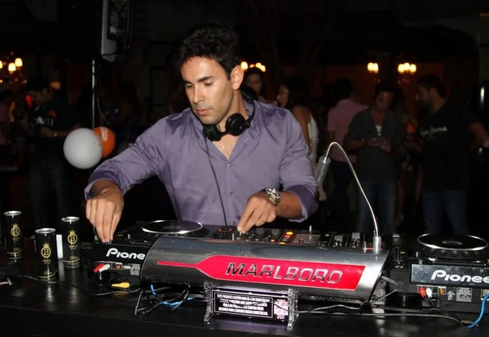 Frei Caneco comemora três anos de Sunset Sunday neste domingo