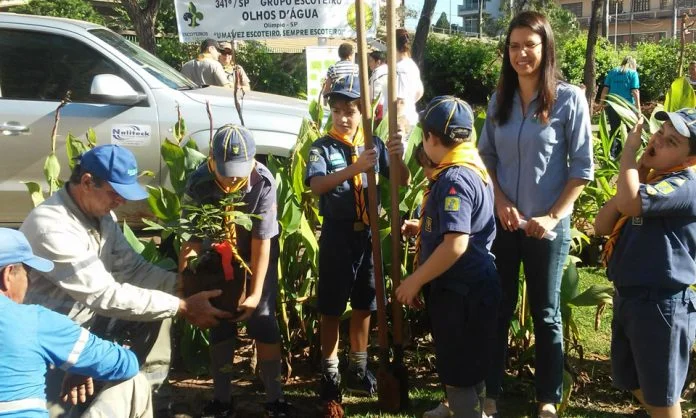 Feira doou cerca de 250 mudas e várias sementes sábado na Praça