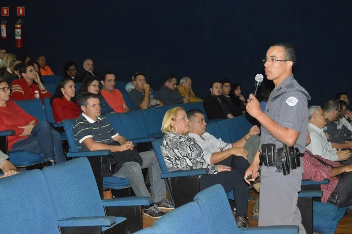 Polícia Militar tira dúvidas e destaca Atividade Delegada em Audiência Pública