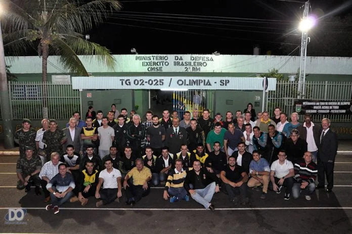 Ex-atiradores e quatro ex-chefes de instrução se confraternizam no TG local