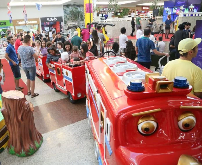 Brinquedos modernos garantem a diversão de crianças e adultos no Riopreto Shopping