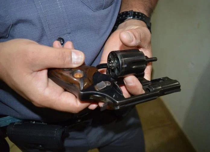 Tráfico de drogas e porte de arma no Santa Ifigênia na noite desta segunda