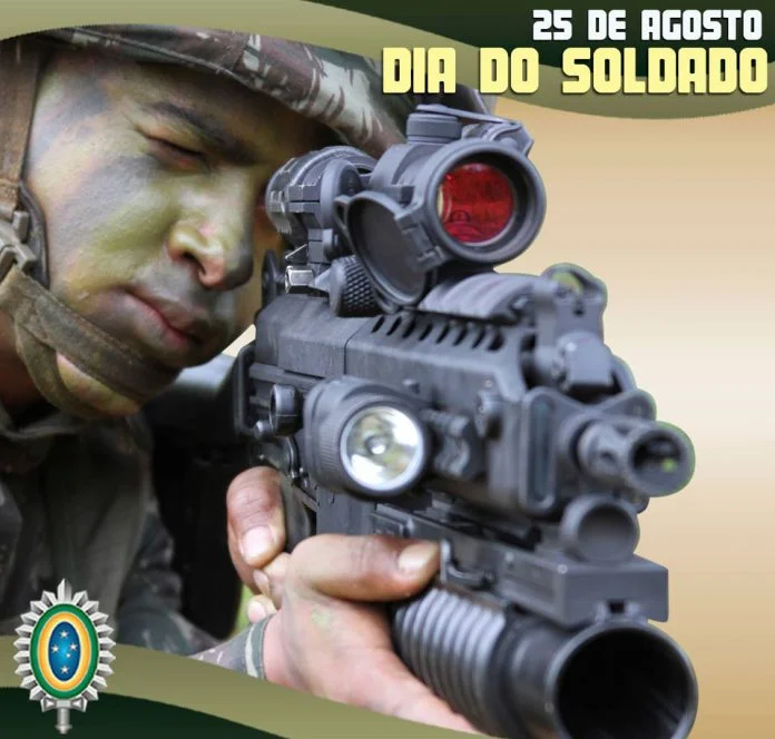 TG realiza solenidade em comemoração ao Dia do Soldado na noite desta quinta