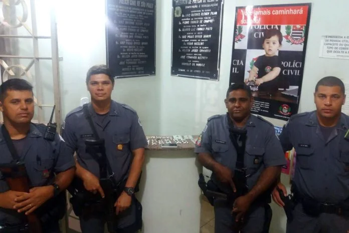 Operação ‘casa da sogra’ prende dois no tráfico, um deles com 53 pedras na cueca