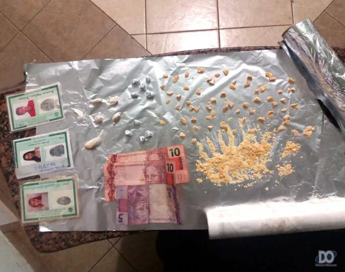Casal e cunhada são presos pela PM por tráfico no São José