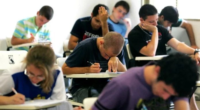Dívidas do FIES: 414 estudantes de Olimpia devem R$ 20,1 milhões