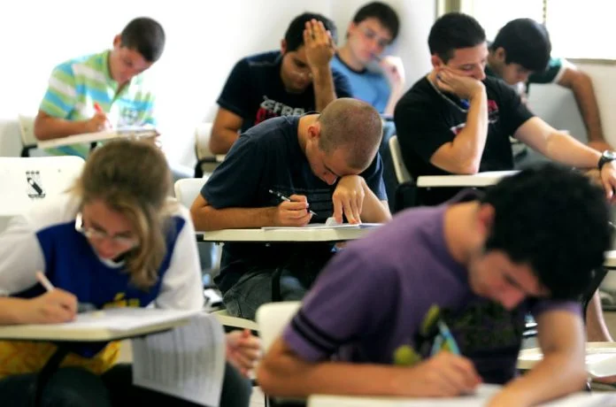 Dívidas do FIES: 414 estudantes de Olimpia devem R$ 20,1 milhões
