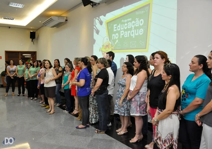 Secretária da Educação Eliana com professores, coordenadores e colaboradores Secretária da Educação Eliana com professores, coordenadores e colaboradores