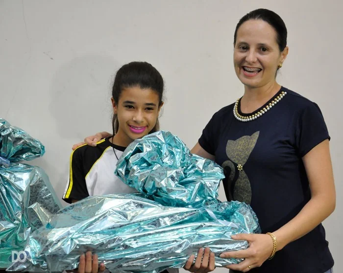 Aluna Dhieniffer Viana com a professora Adriana Ferreira Aluna Dhieniffer Viana com a professora Adriana Ferreira