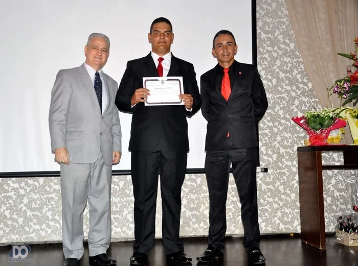 Presidente da Câmara Luiz Salata (E) participa de uma das homenagens Presidente da Câmara Luiz Salata (E) participa de uma das homenagens