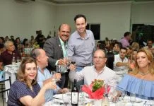 Prefeito e vice eleitos comemoram com comerciantes campanha “Sonho de Natal”