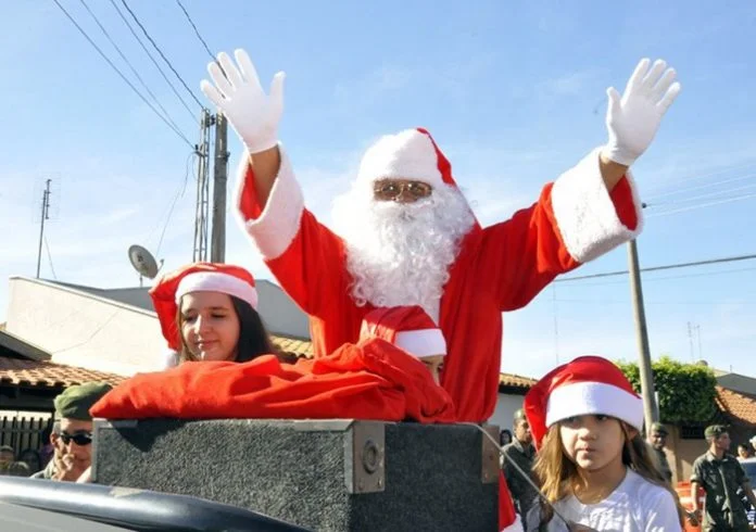 Papai Noel abre temporada de Natal no Tuti Resort com Mickey, Minie e Personagens, sábado