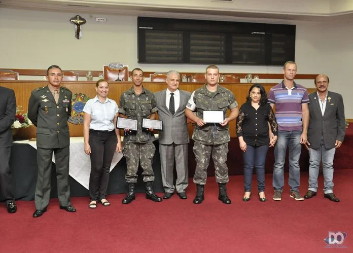 Atiradores que foram destaques no TG este ano são homenageados na Câmara