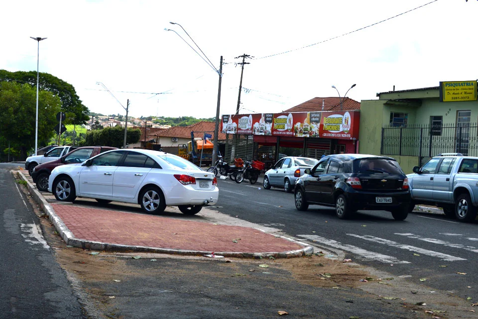Avenida Andrade e Silva recebe melhorias no canteiro central e na ...