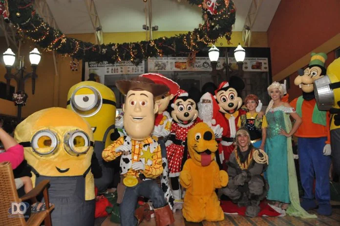 Abertura de Natal no Tuti encanta crianças e adultos com Noel, personagens, ‘food truck’ e show