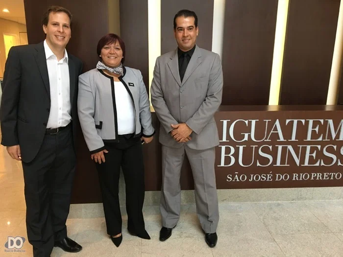 Gerente Geral do Iguatemi Paulo Tilkian Filho com Ana Bonfim, 'Concierge' e Daniel Sivestre, Gerente do Iguatemi Business Gerente Geral do Iguatemi Paulo Tilkian Filho com Ana Bonfim, 'Concierge' e Daniel Sivestre, Gerente do Iguatemi Business