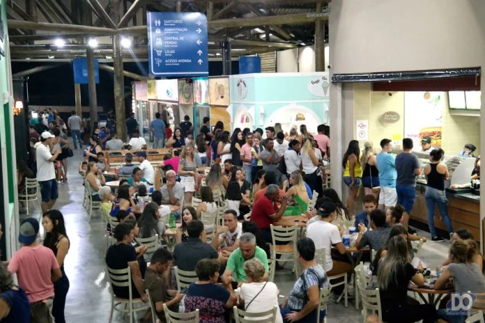 Clientes transformam o Mall olimpiense em ‘shopping’, com compras, alimentação e ponto de encontro