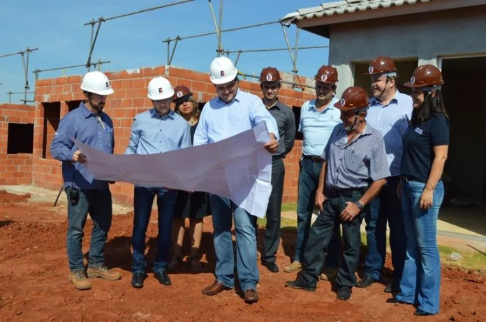 ‘Vida Nova’ está com obras adiantadas e há casas para venda, diz Geninho