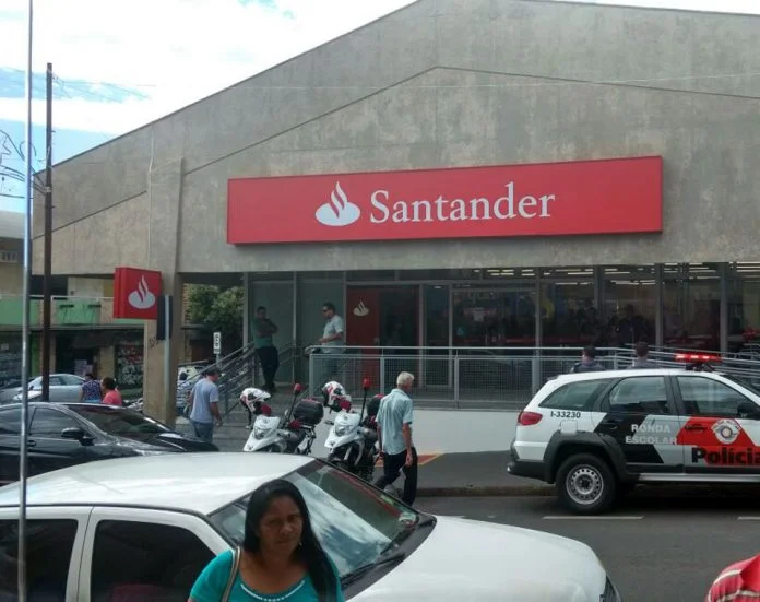 Policia frustra assalto à agência Santander, e ainda procura criminosos