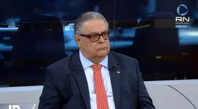 TRE-SP homenageia Silvio Salata com Medalha Ministro Mário Guimarães