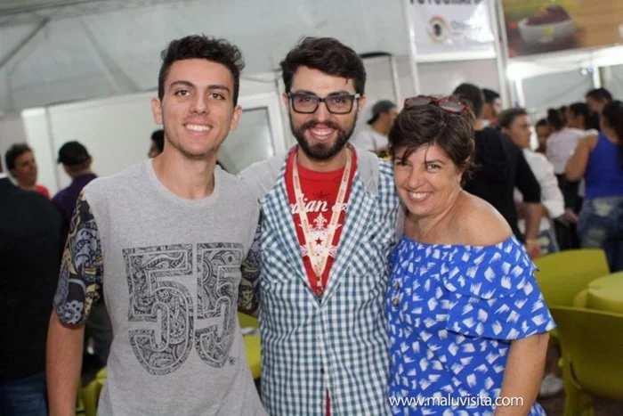 Hot-Beach-Feira-Gastronomica-Artesanal-Food-Truck_8651-768x512