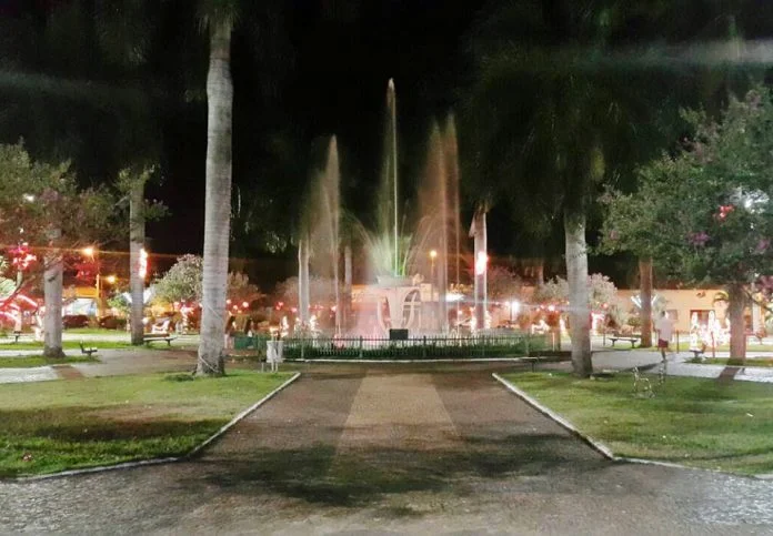 Cartão Postal de Guaraci, a fonte da Praça da Matriz, volta a funcionar após dois anos parada